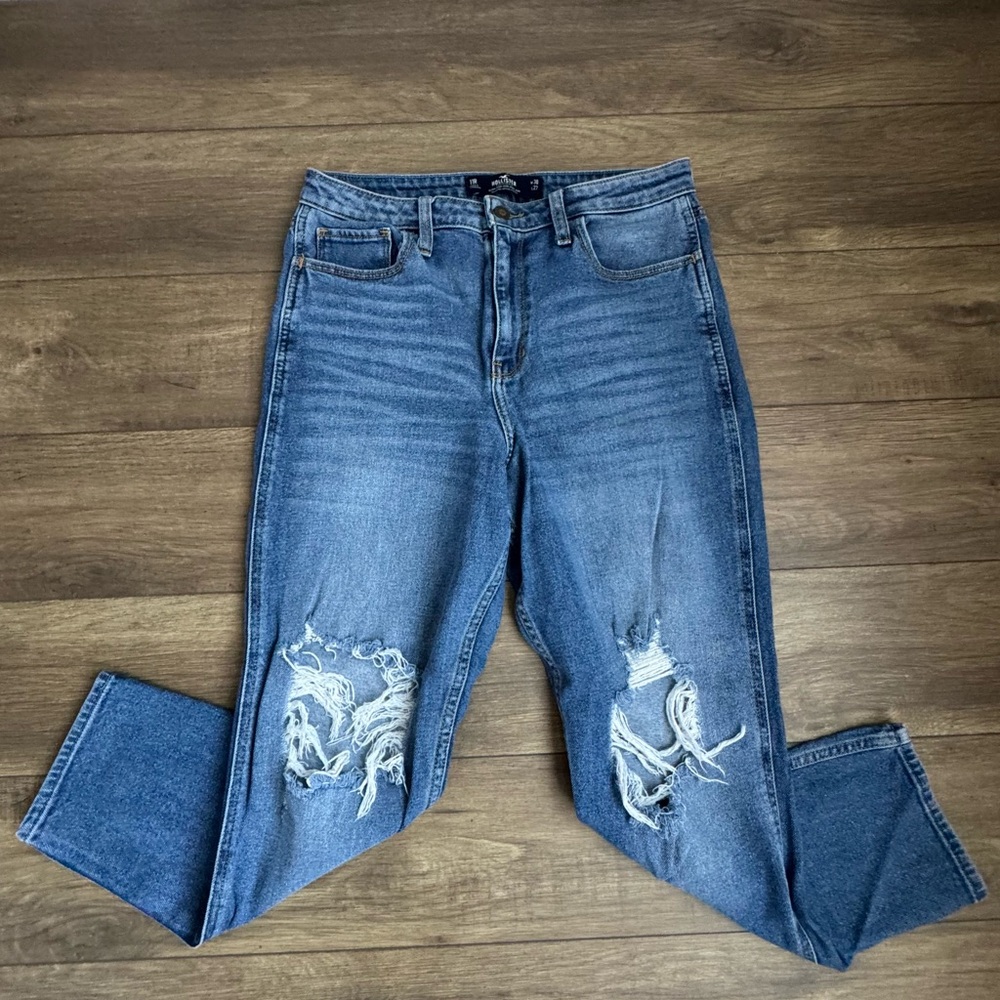 Hollister Ultra High Rise Mom Blue Denim Jeans Distressed Size 11R w30
